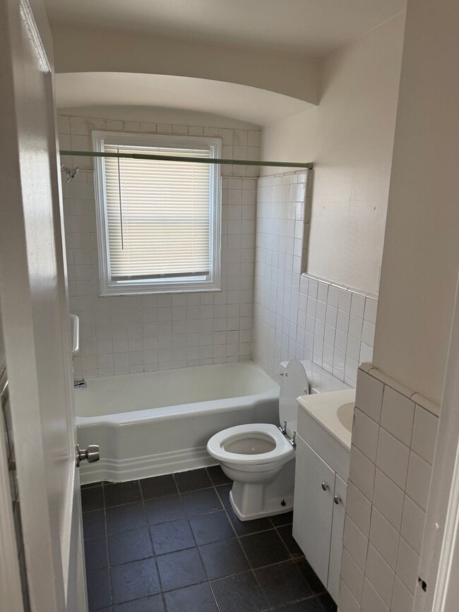 Building Photo - Awesome Property for an Awesome Price