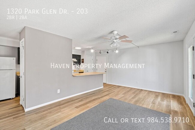 Building Photo - 1320 Park Glen Dr