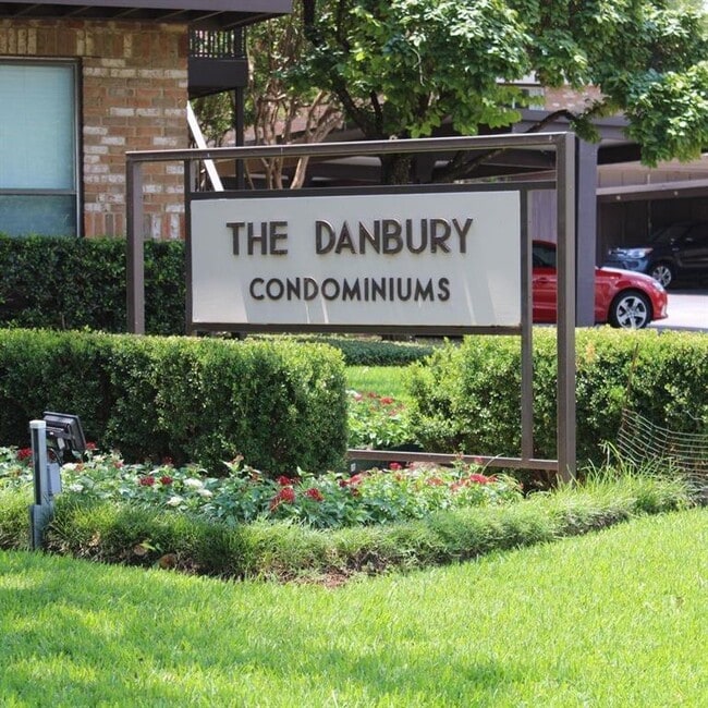 Building Photo - 6060 Birchbrook Dr