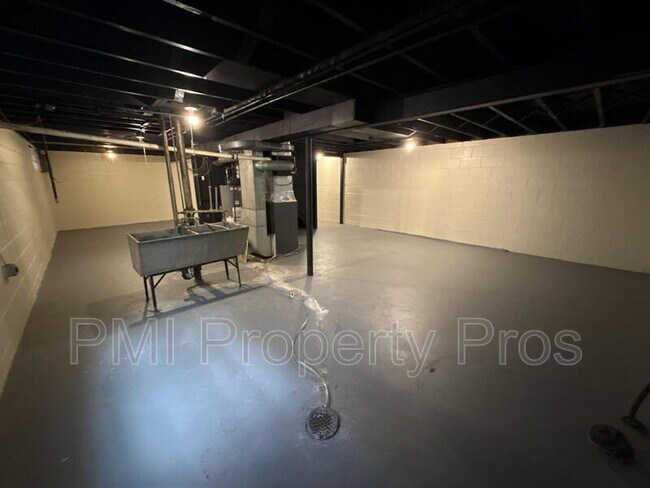 Building Photo - 2101 W Fairmount Ave