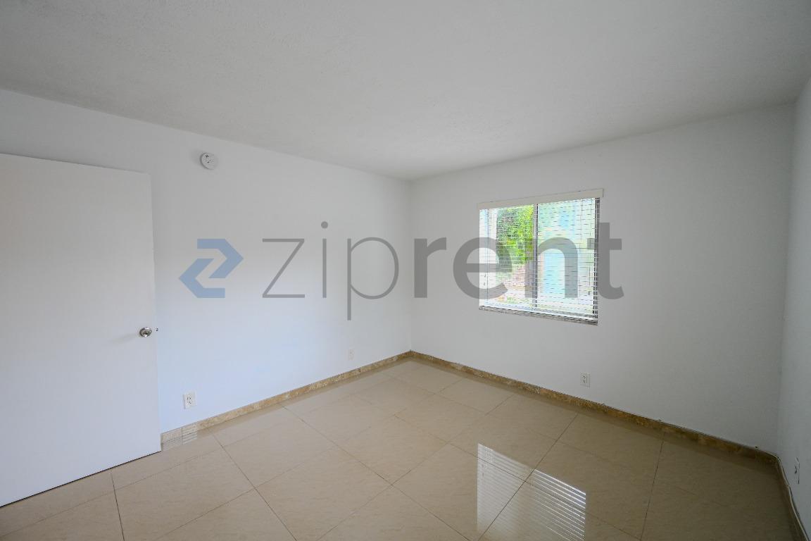 Building Photo - Unit Unit 6/Bamboo Villas