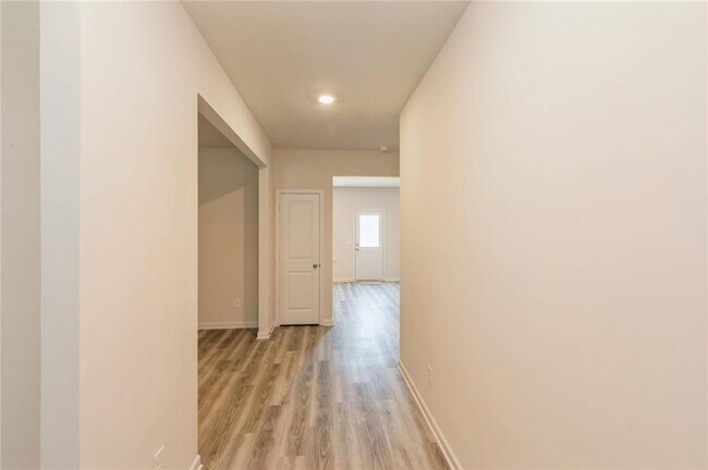 Building Photo - 625 Mackenzie Cv