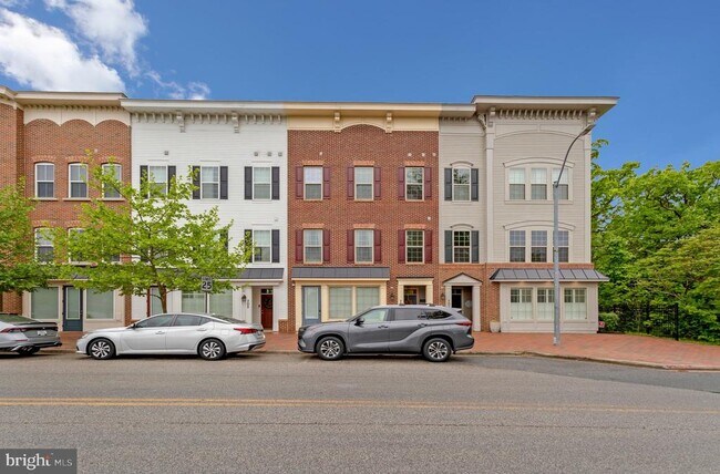 Building Photo - 703 Skippers Ln