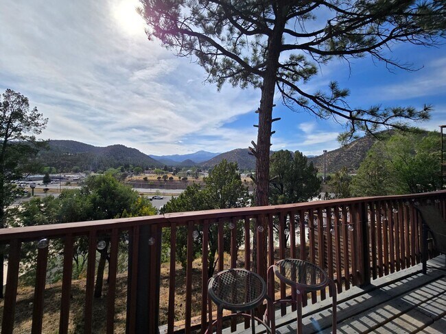 Building Photo - Furnished Four Bedroom Home With Sierra Bl...