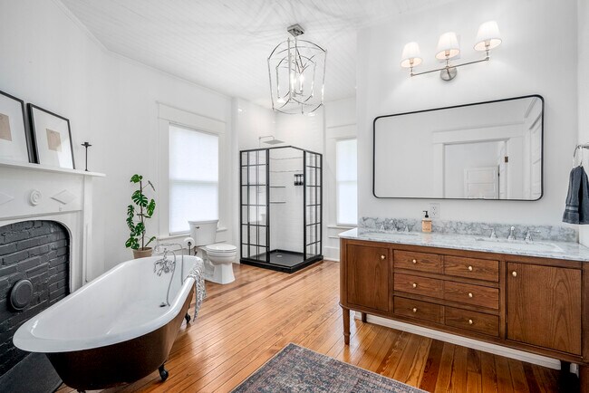 Building Photo - 227 Kershaw St NE