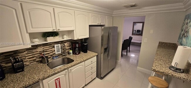 Building Photo - 4001 S Ocean Dr