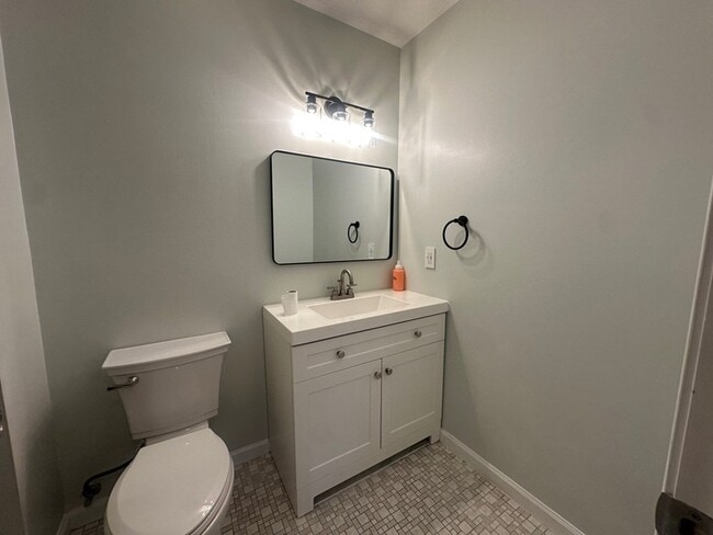 Building Photo - 66 Simsbury Landing