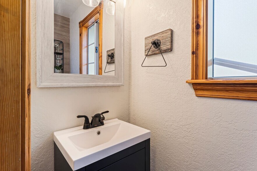 Building Photo - 31393 Lightfoot Way