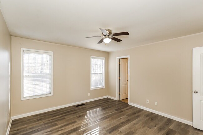 Building Photo - 7823 Cambridge Dr