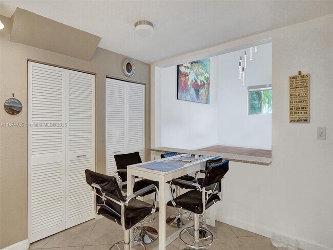 Building Photo - 8662 Bridle Path Ct