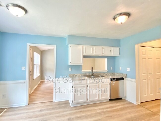 Building Photo - 5525 Fair Oaks Dr