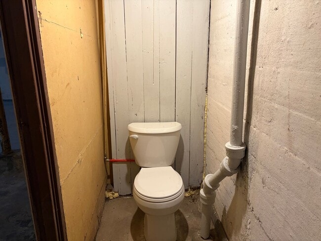 Building Photo - Hidden Gem on a Quiet No-Outlet Street – Move-In Ready 3BR with Garage & Deck Near I-75