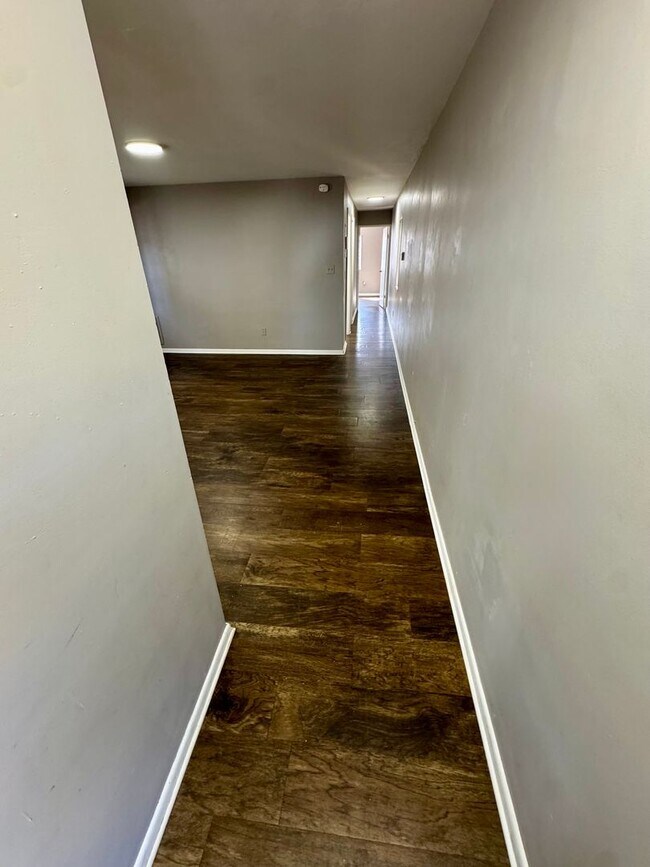 Building Photo - 542 5th Ave