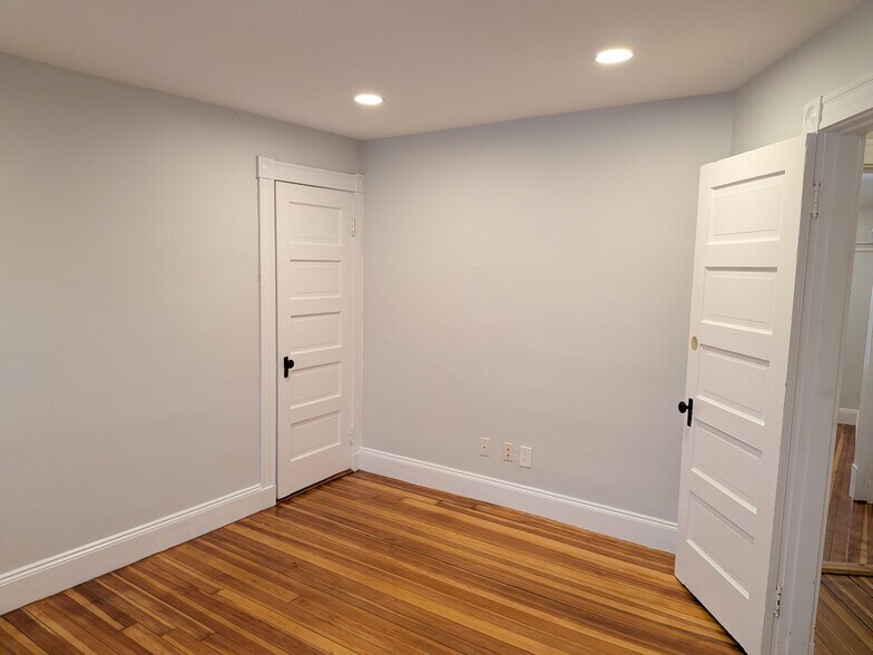 Building Photo - 91 Wallingford Rd