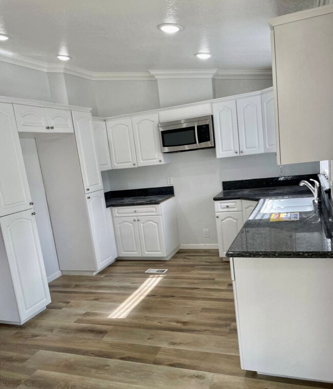 Building Photo - 27571 Amethyst Way