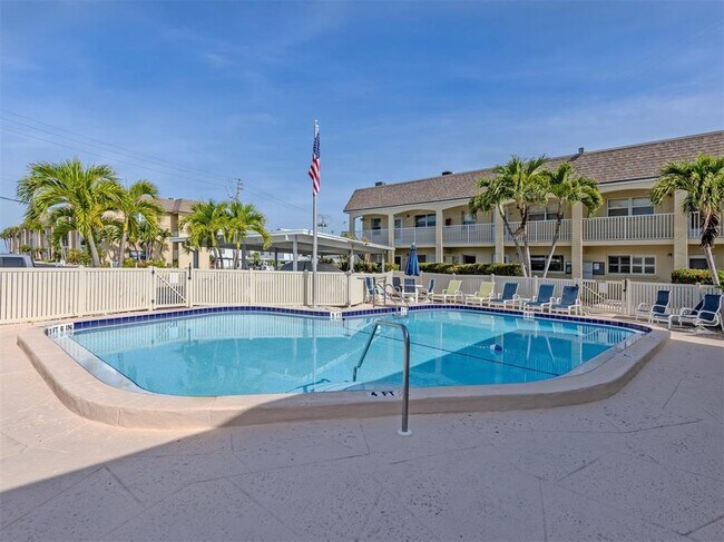 Building Photo - 1400 Tarpon Center Dr
