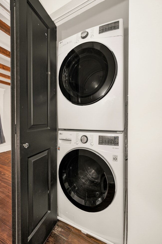 Building Photo - 617 N Maxwell Ave