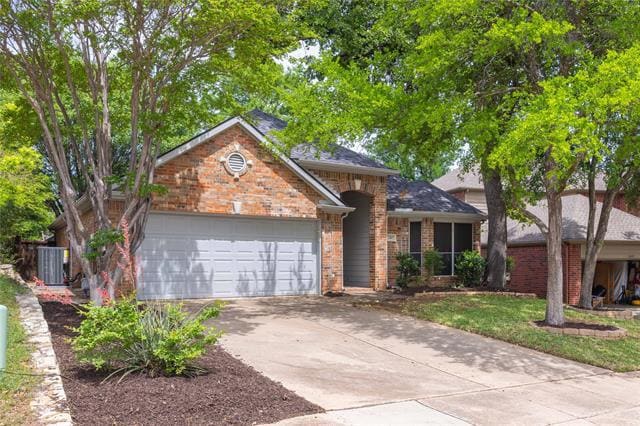Building Photo - 2405 Pinehurst Ct