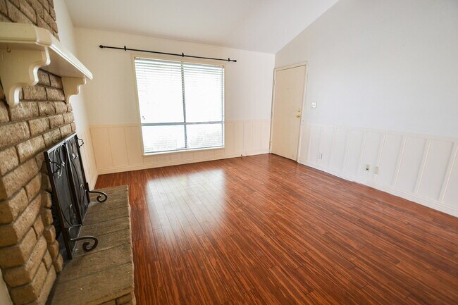 Building Photo - "Charming 3-Bed, 2-Bath Gem in the Heart of Las Vegas - 1311 Sq Ft of Comfort!"