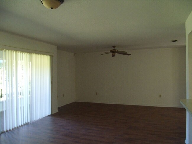 Building Photo - Charming 2BR/2BA Villa with 1-Car Garage i...