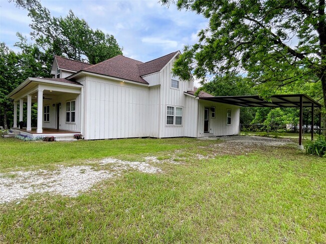 Building Photo - 210 Crescent Dr