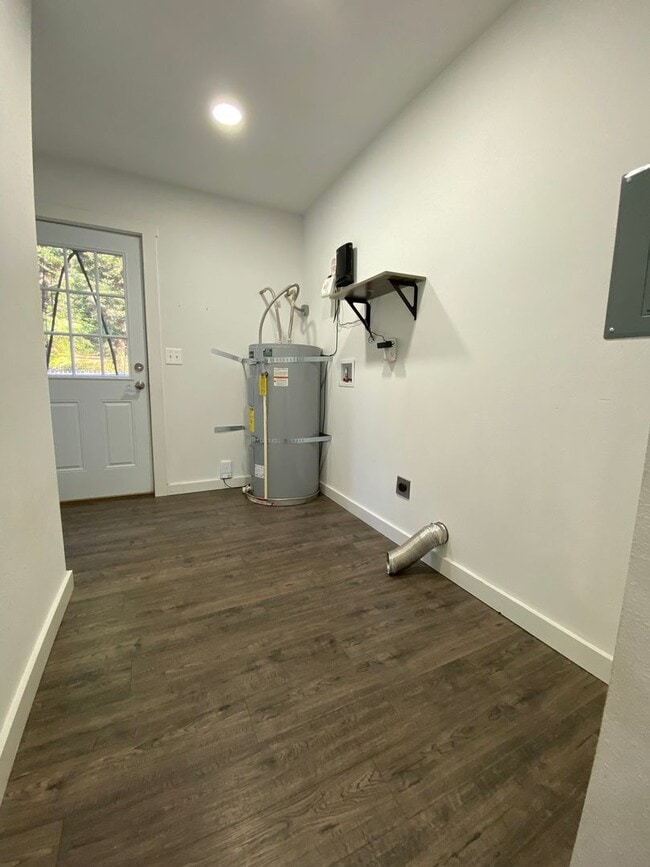 Building Photo - BRING YOUR ATVS - JUST MINUTES FROM THE OREGON DUNES!