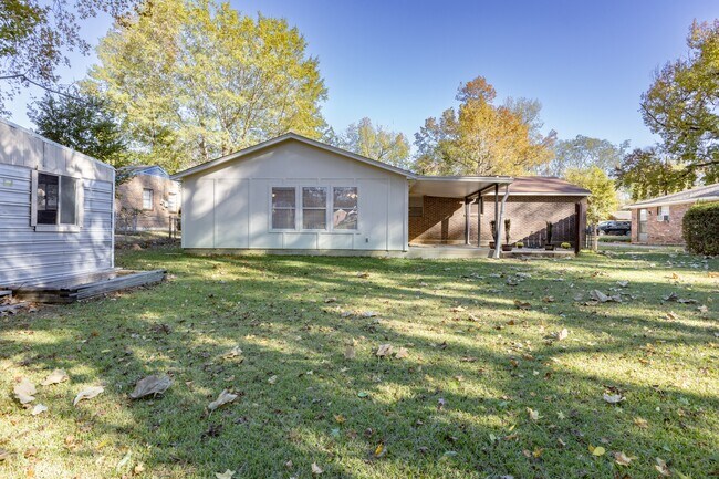 Building Photo - 617 Wisteria Rd