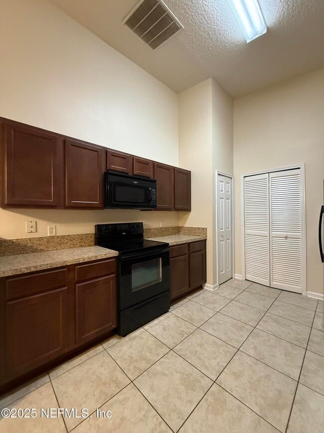 Building Photo - 2564 Golden Lake Loop