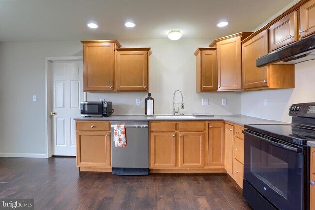 Building Photo - 158 McIntosh Ln