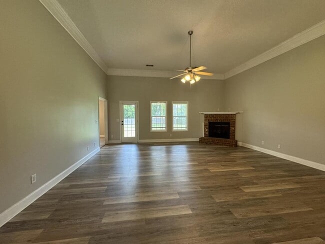 Building Photo - 204 Mahan Dr
