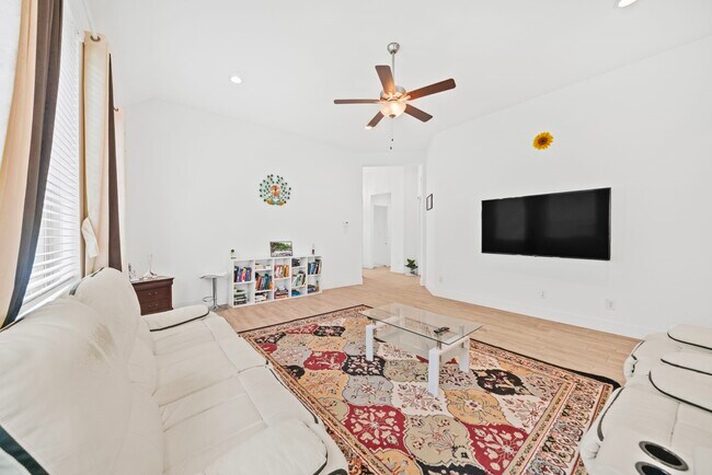 Building Photo - 10718 Blossom River Dr