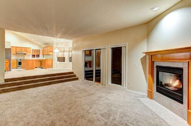 Building Photo - Felida Gem... 4 bedroom, 2.5 bath availabl...