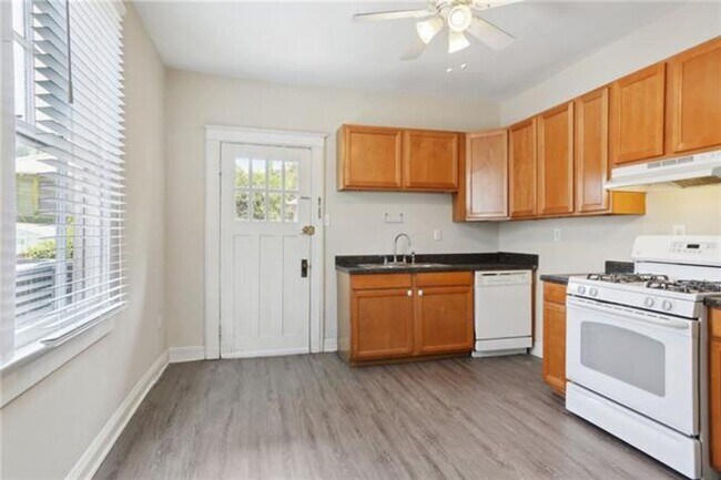 Building Photo - fst2315