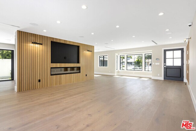 Building Photo - 5000 Noeline Ave