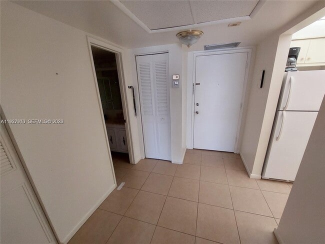 Building Photo - 253 S Cypress Rd