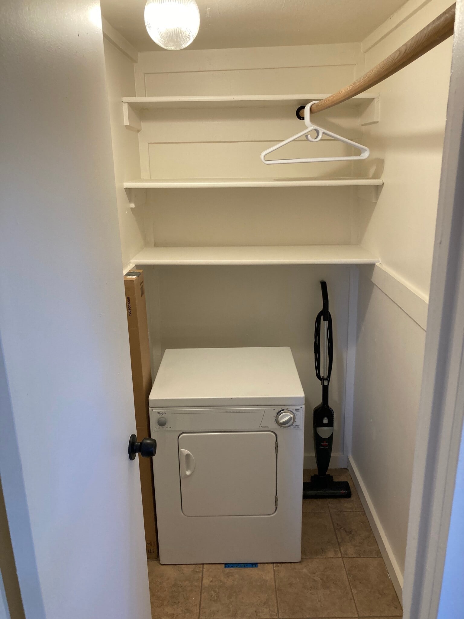 Building Photo - 405 W Aspen Ave