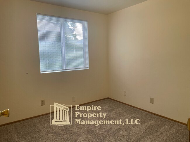 Building Photo - 3819 Dove Ln