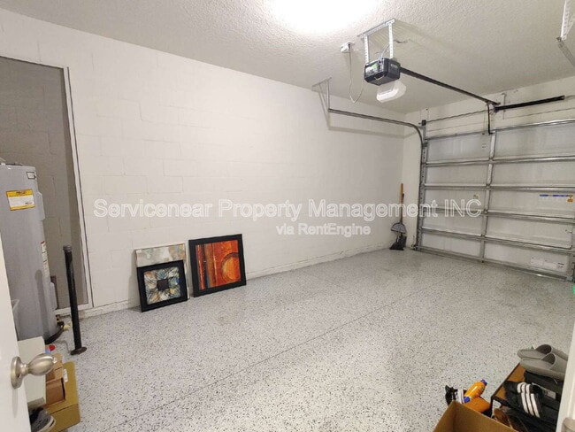 Building Photo - 32988 Major Oak Dr