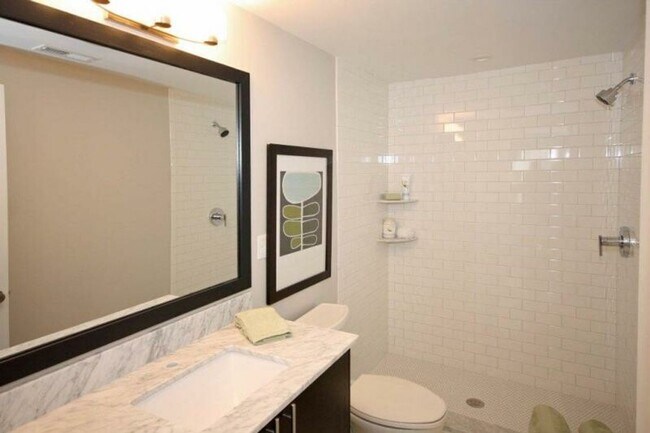 Building Photo - NIce 2 bed on Mass ave