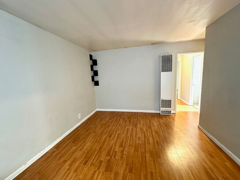 Living room - 3310 Treehaven Dr
