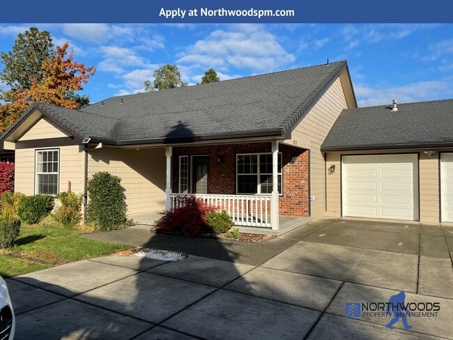 Building Photo - Lots of Room- 3 Bedroom 2 Bath Home with B...