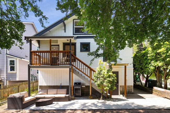 Building Photo - 4042 1st Ave NE