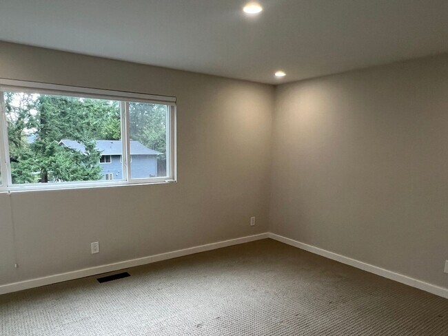 Building Photo - 4bd/2.5ba Bellevue Home