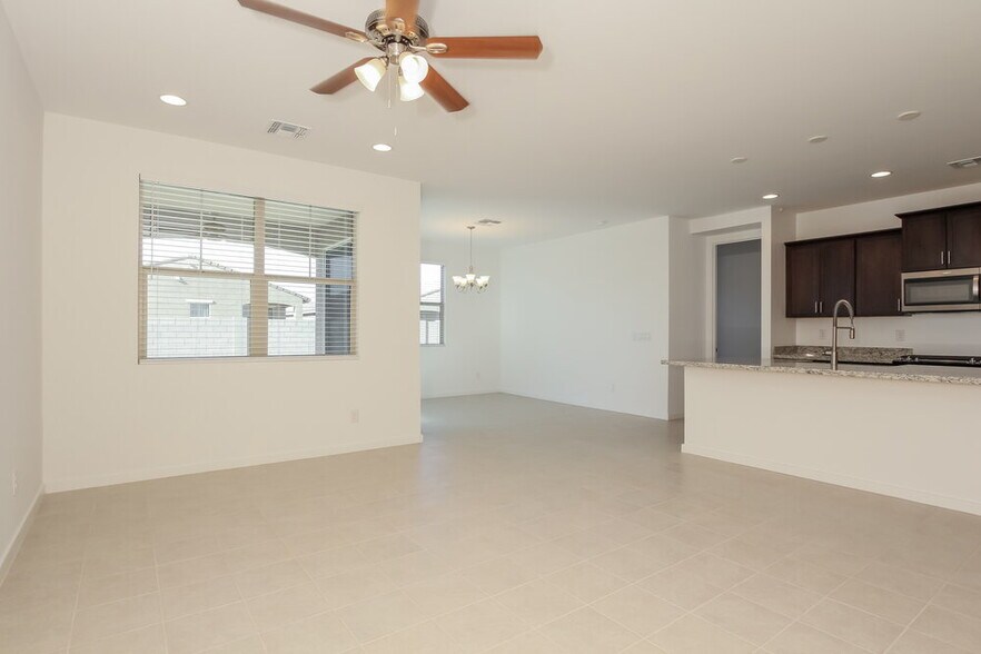 Building Photo - 11022 W Marguerite Ave