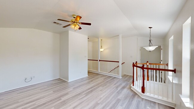 Building Photo - PRICE IMPROVEMENT IN WHITE ROCK $1,995!!!!
