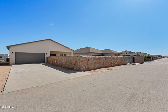 Building Photo - 2505 Mike Price Dr