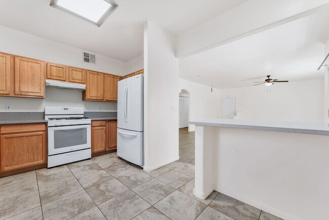 Building Photo - 6164 Pine Villa Ave