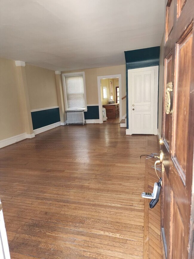 Building Photo - West Chester Historic Townhome - 4 bedrooms, 1 bath