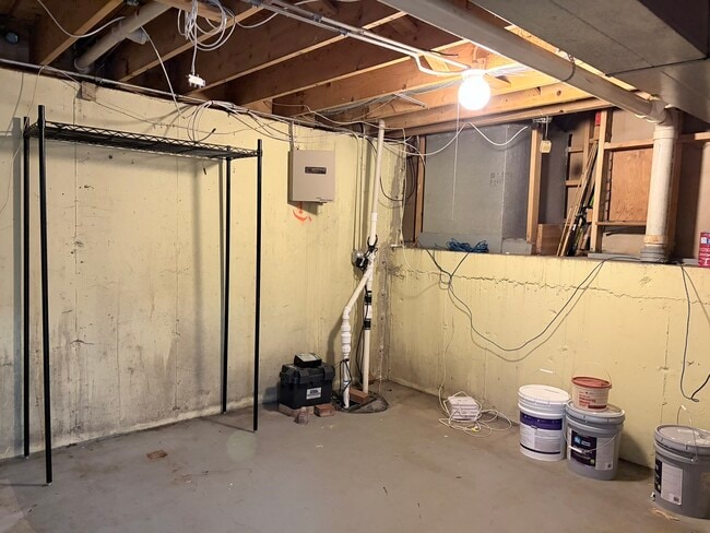 Building Photo - 97 N Walnut Ln