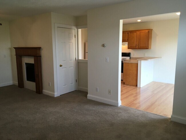 Building Photo - 2295 Shamrock Ln